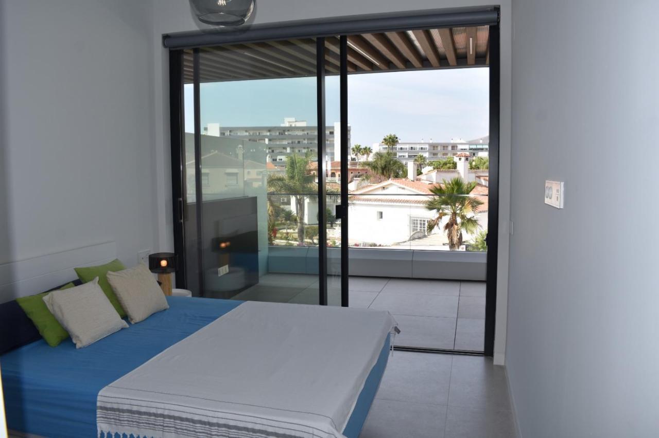 Luxury Complex Beachfront Apartment, Infinity Pool, Sauna, Gym And Large Terrace ตอร์เรโมลิโนส ภายนอก รูปภาพ