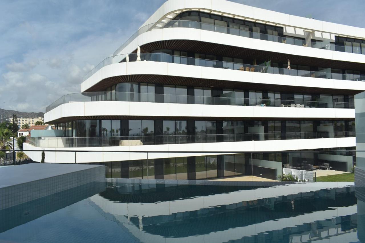 Luxury Complex Beachfront Apartment, Infinity Pool, Sauna, Gym And Large Terrace ตอร์เรโมลิโนส ภายนอก รูปภาพ