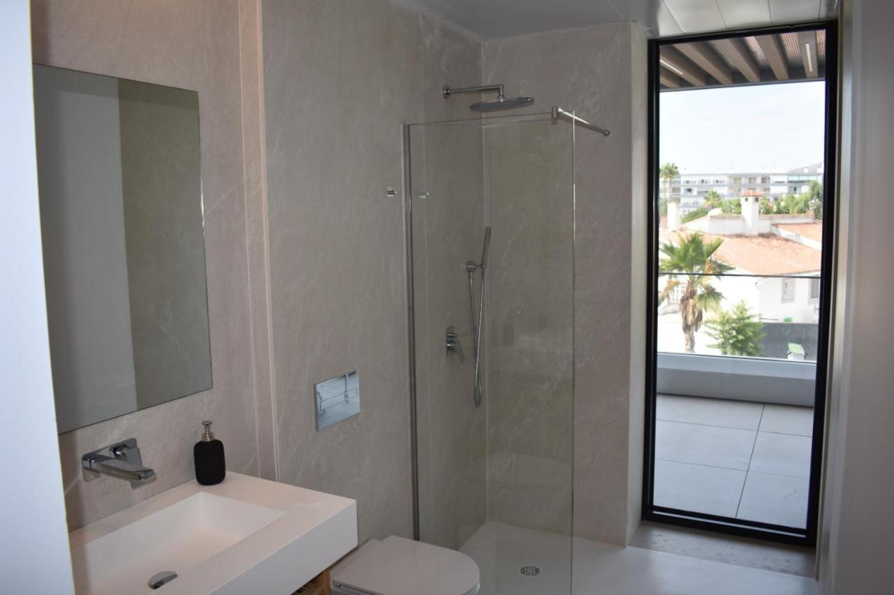 Luxury Complex Beachfront Apartment, Infinity Pool, Sauna, Gym And Large Terrace ตอร์เรโมลิโนส ภายนอก รูปภาพ