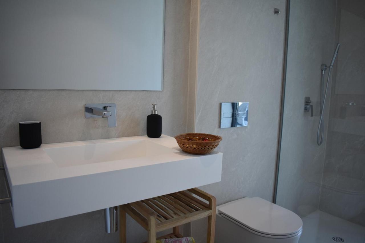 Luxury Complex Beachfront Apartment, Infinity Pool, Sauna, Gym And Large Terrace ตอร์เรโมลิโนส ภายนอก รูปภาพ