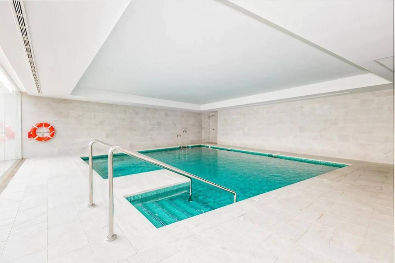 Luxury Complex Beachfront Apartment, Infinity Pool, Sauna, Gym And Large Terrace ตอร์เรโมลิโนส ภายนอก รูปภาพ