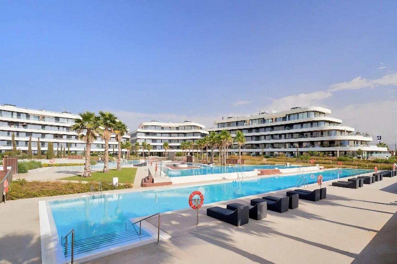 Luxury Complex Beachfront Apartment, Infinity Pool, Sauna, Gym And Large Terrace ตอร์เรโมลิโนส ภายนอก รูปภาพ