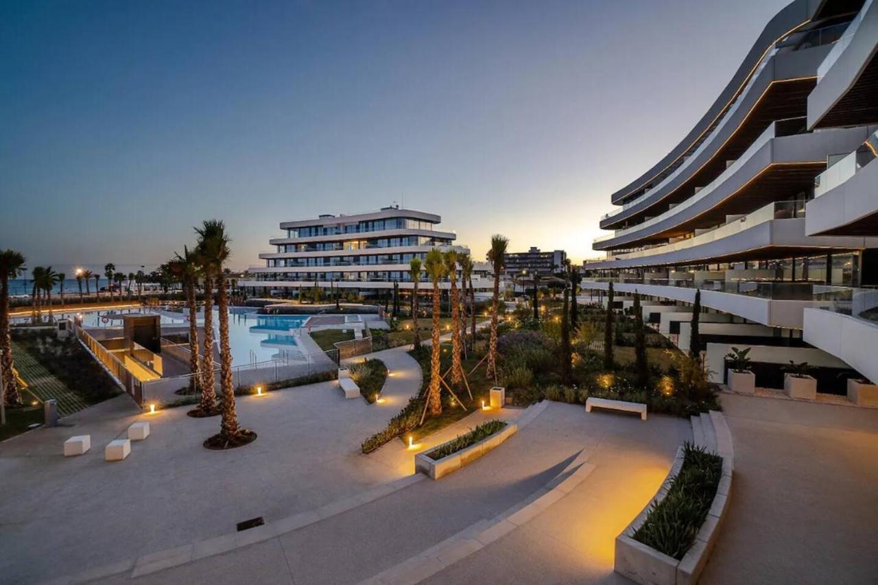 Luxury Complex Beachfront Apartment, Infinity Pool, Sauna, Gym And Large Terrace ตอร์เรโมลิโนส ภายนอก รูปภาพ